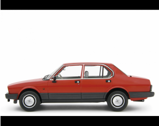 Alfetta 2.0i Quadrifoglio Oro E.E. 1983-84 Rosso alfa Laudoracing 1:18 Resinemodell (Türen, Motorhaube... nicht zu öffnen!)